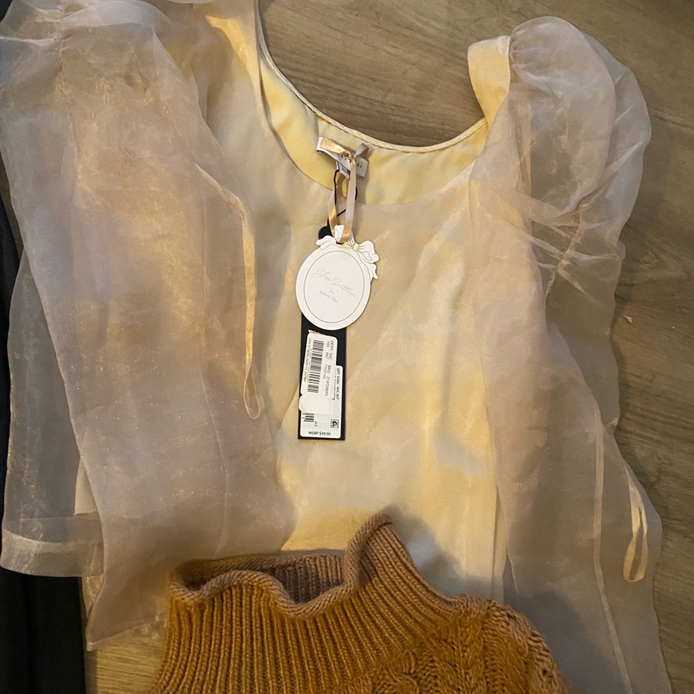 Bundle of 4 tops (m) - Picture 4 of 5